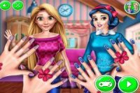 Rapunzel y Blancanieves: Manicura para princesas