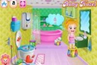 Baby Hazel limpia su baño divertido